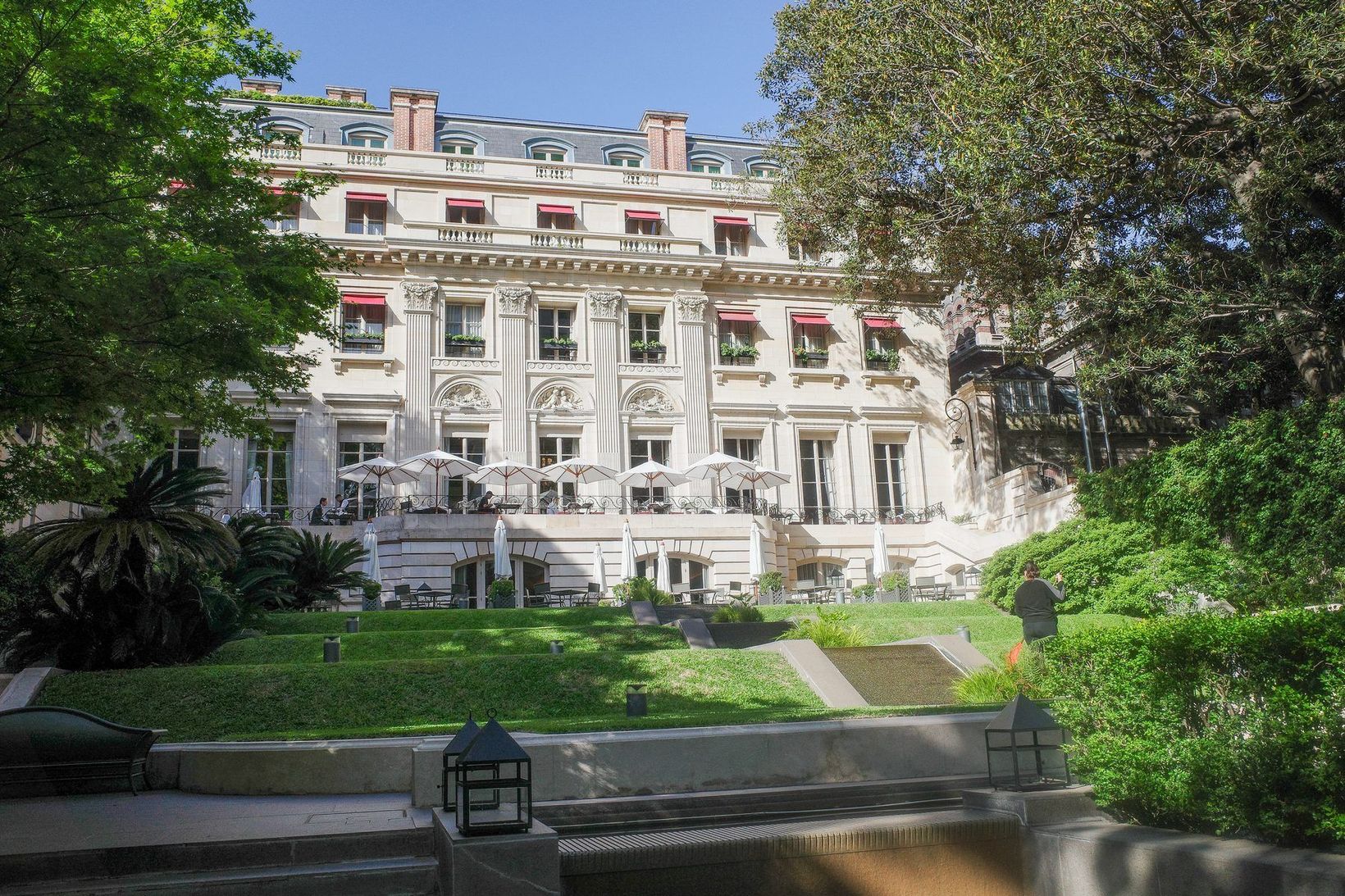 Fachada del Palacio Duhau – Park Hyatt, en Avenida Alvear